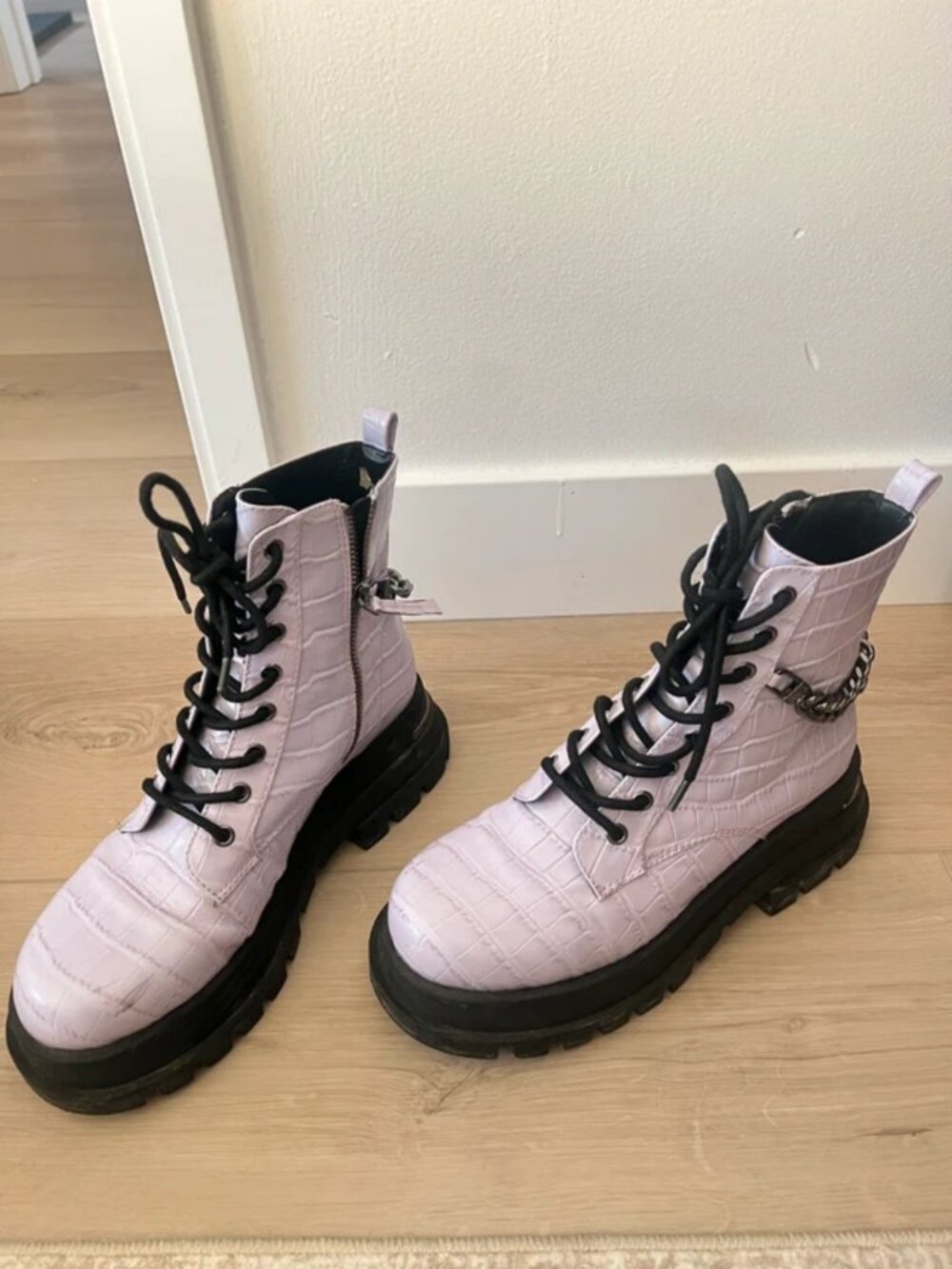 Boots - Picture 4 of 4